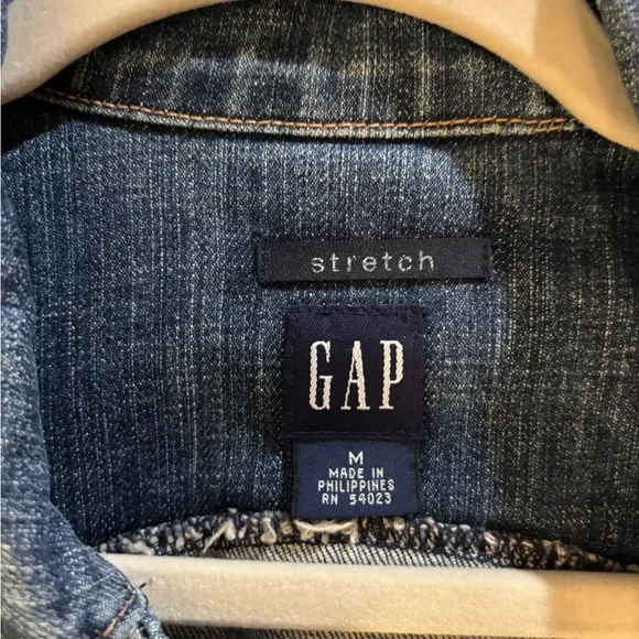 GAP Women's Classic Blue Jean Jacket - Picture 3 of 5